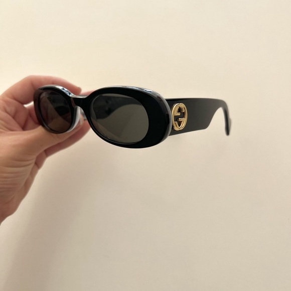 Gucci Oval Sunglassea - Picture 1 of 5